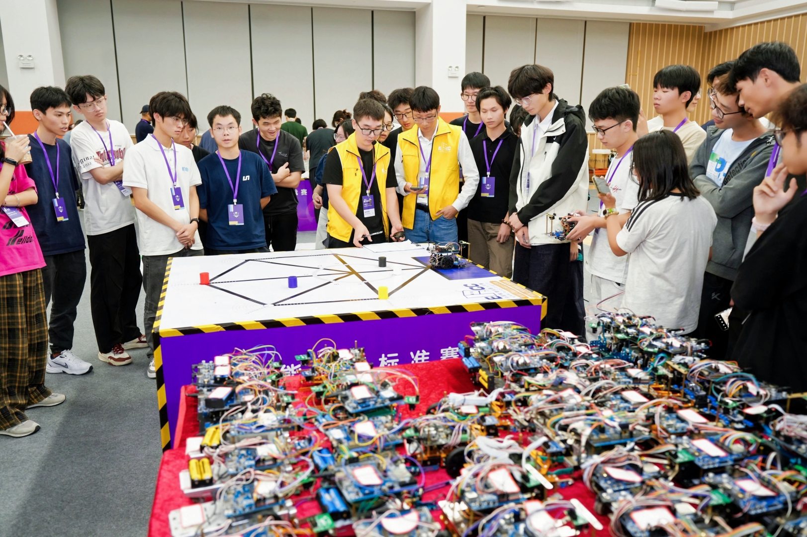 2025第十五届中国教育机器人大赛暨未来卓越工程师大赛照片合集